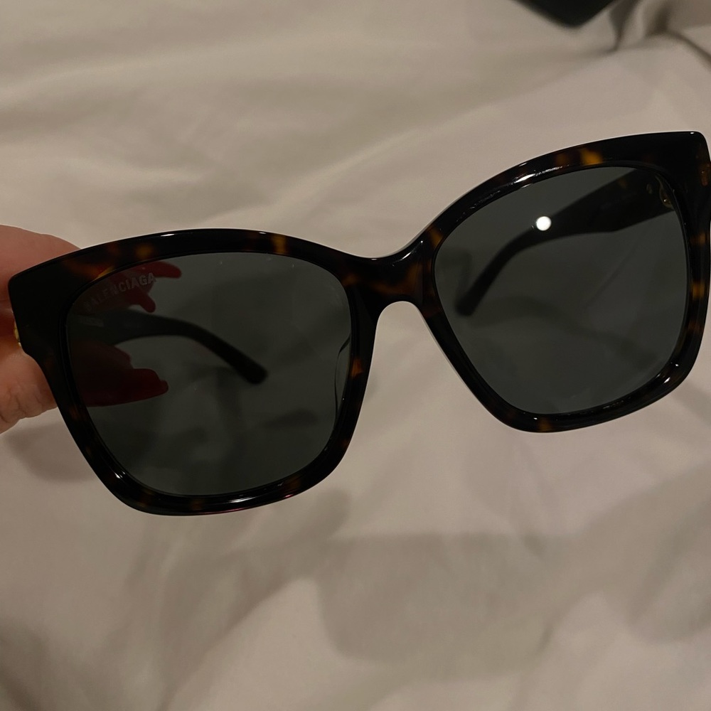 BALENCIAGA WOMEN'S DYNASTY CAT SUNGLASSES IN DARK HAVANA - Picture 5 of 7